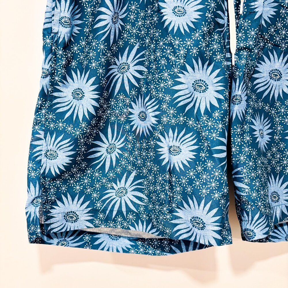 OLD NAVY | Blue floral swim shorts | Large * - Picture 3 of 8